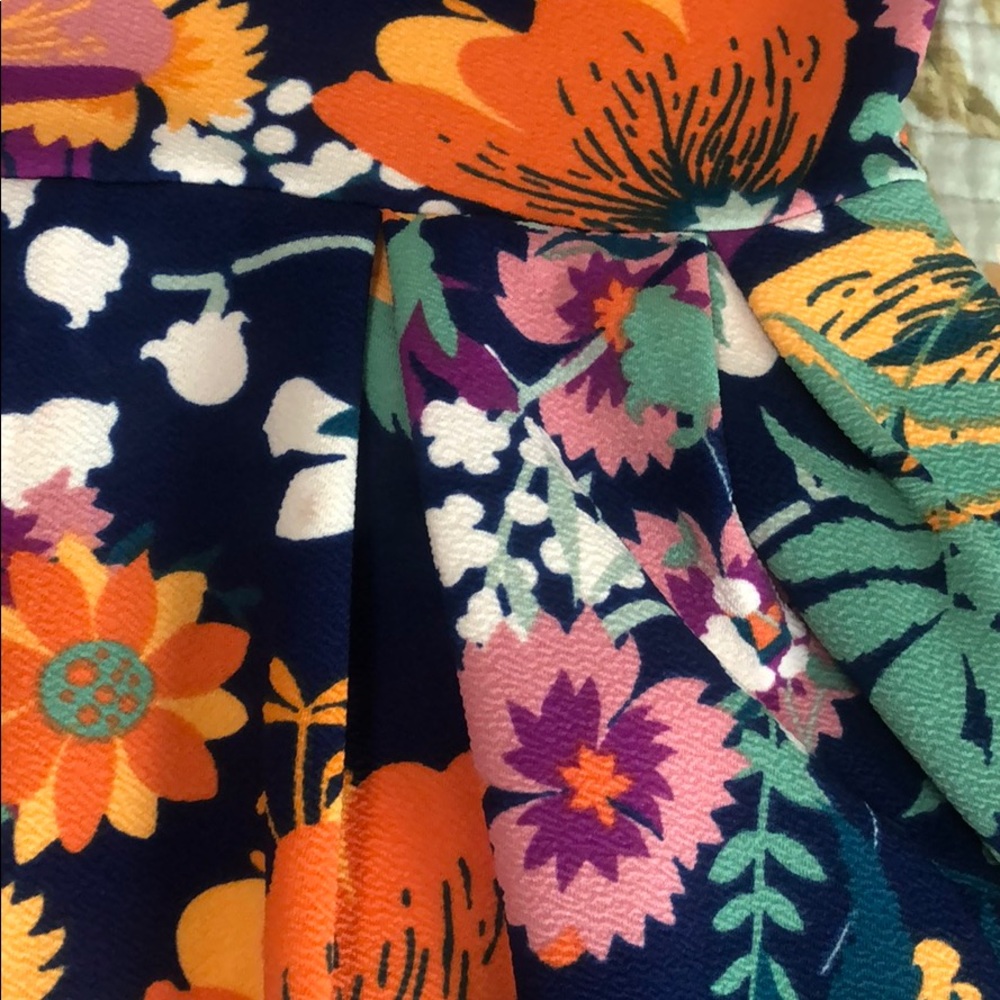 🌺Hawaiian LuLaRoe Amelia🌺 - Picture 8 of 8